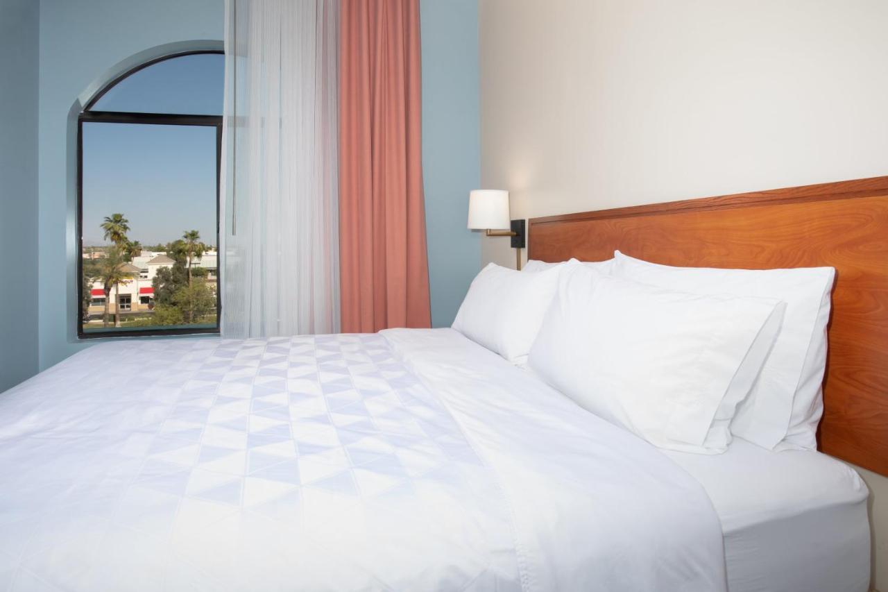 Holiday Inn & Suites Goodyear - West Phoenix Area By Ihg Exteriör bild
